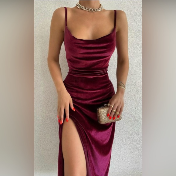 Dresses & Skirts - Purple split dress